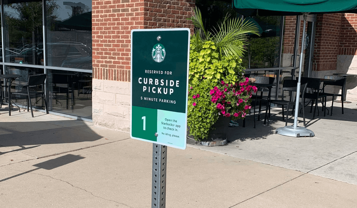 Does Starbucks have curbside pickup? starbmag