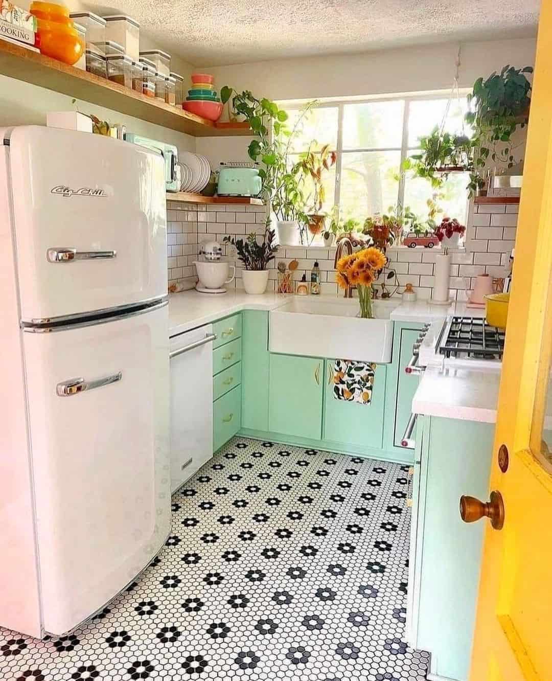 20 Kitchen Floor Tile Ideas For Small Kitchens To Inspire Your Next Renovation - starbmag