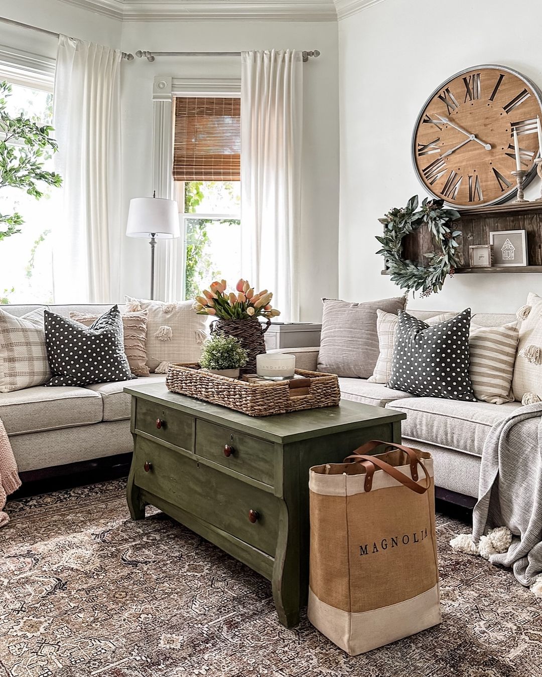 View of 20 Small Living Room Furniture Ideas That Will Add A Touch Of Elegance ...