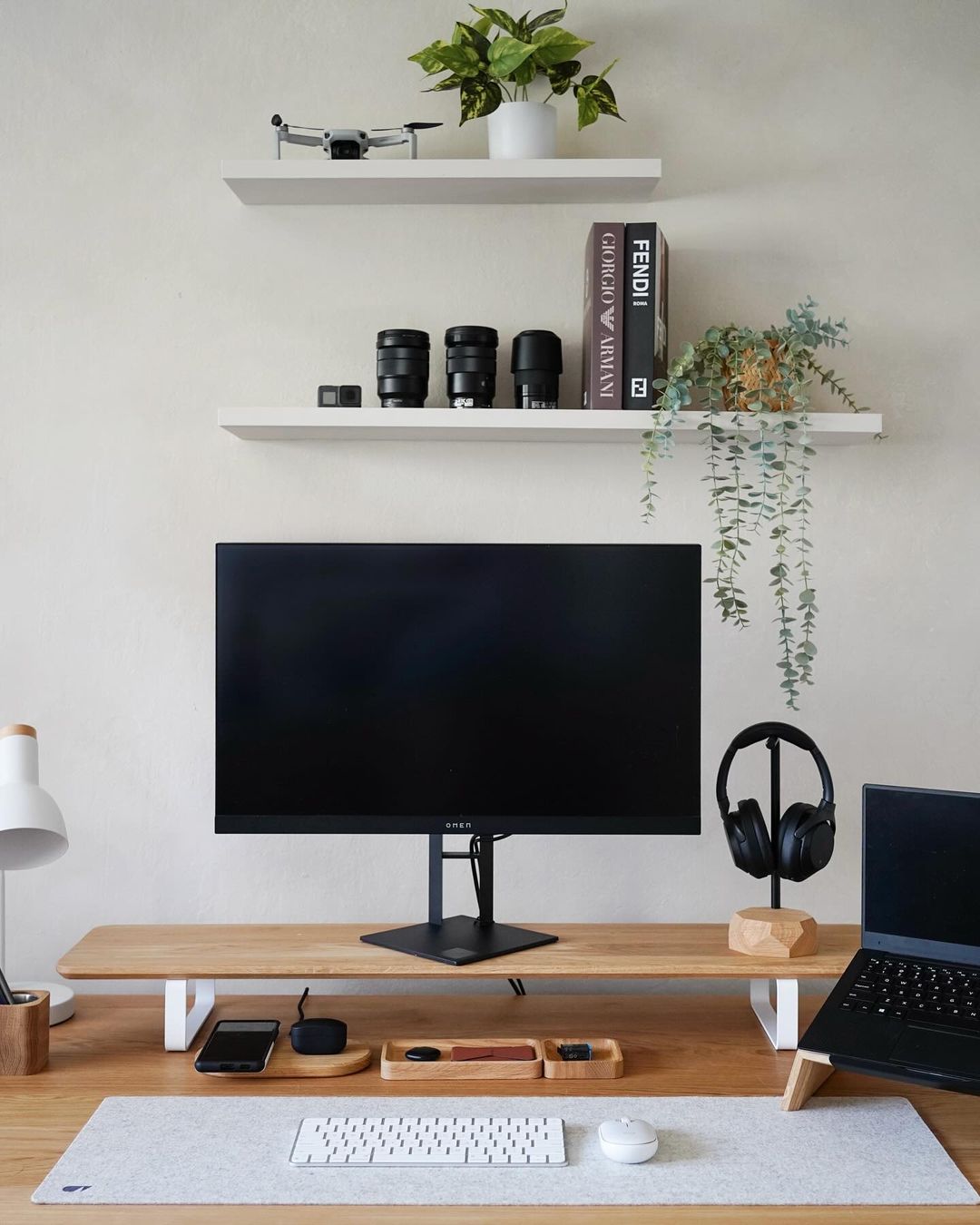 20 Small Office Decorating Ideas That are Efficient and Increase Productivity. - starbmag